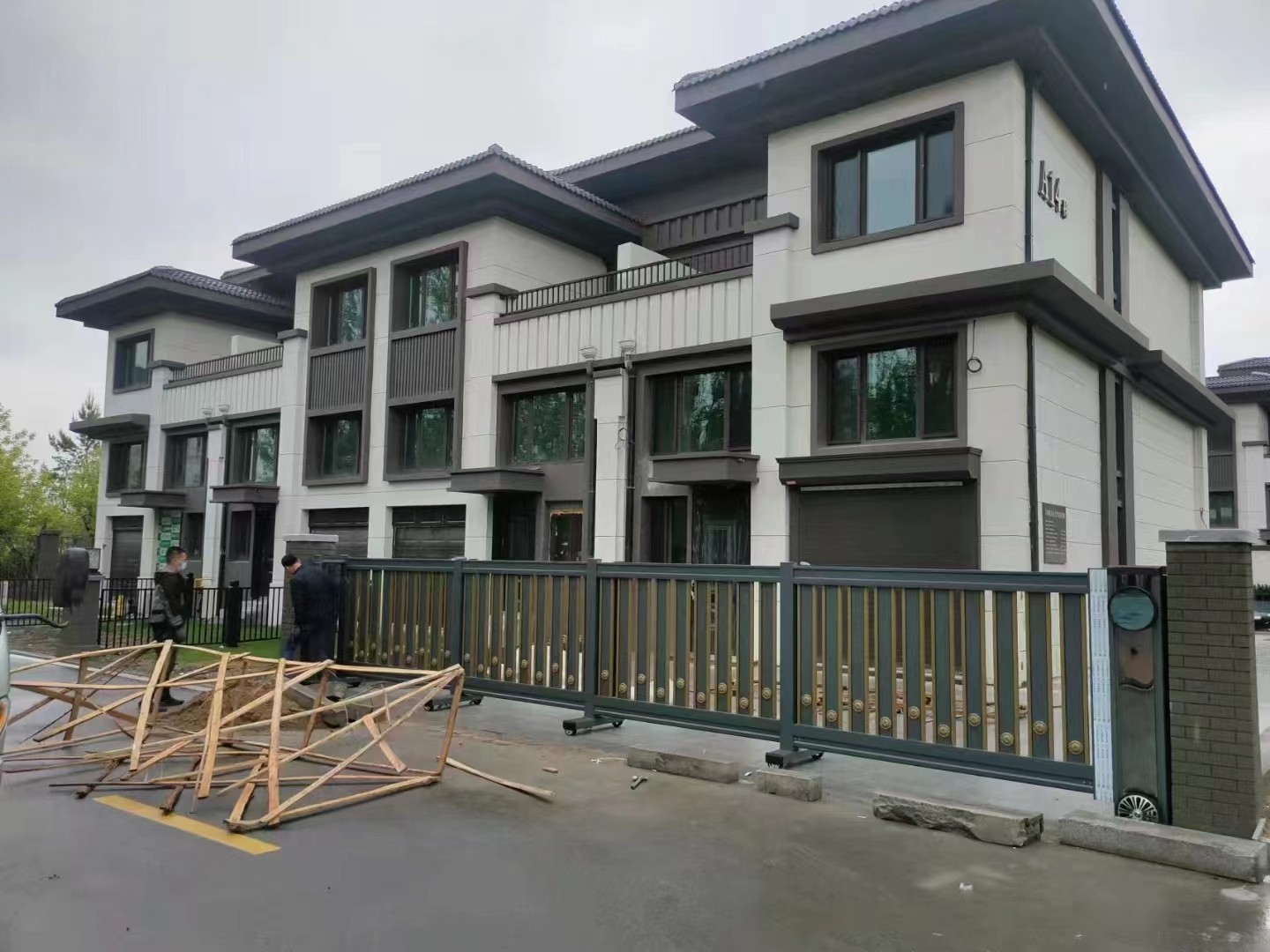 句容市伸缩门电话
